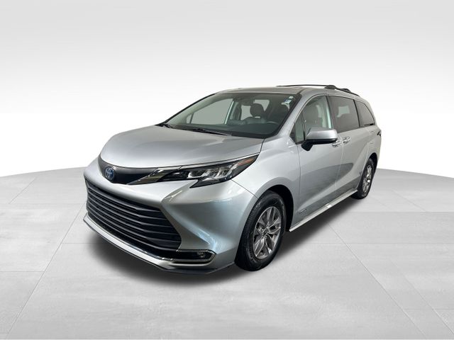 2021 Toyota Sienna XLE 12