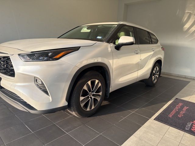 2023 Toyota Highlander XLE Beige at Don McGill Toyota