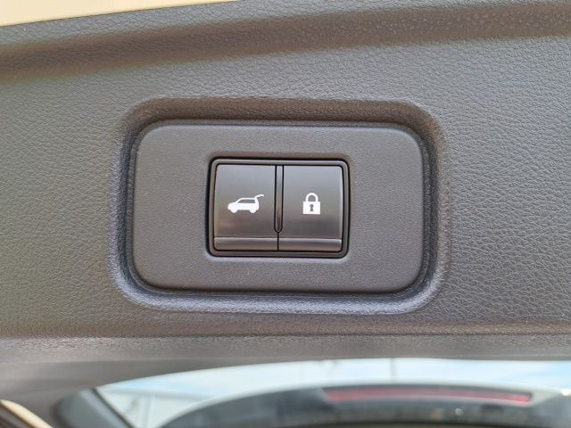 Used 2024 White Nissan Platinum image 15