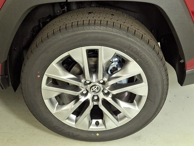 2025 Toyota RAV4 XLE Premium photo 3
