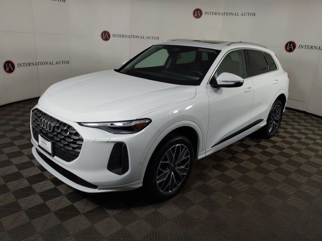 Glacier White 2025 Audi Q5 quattro Premium Plus 40 TFSI SUV / Crossover All-Wheel Drive 7-Speed Automatic