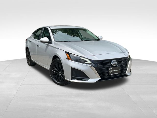 Brilliant Silver Metallic 2025 Nissan Altima Sedan All-Wheel Drive Continuously Variable Transmission