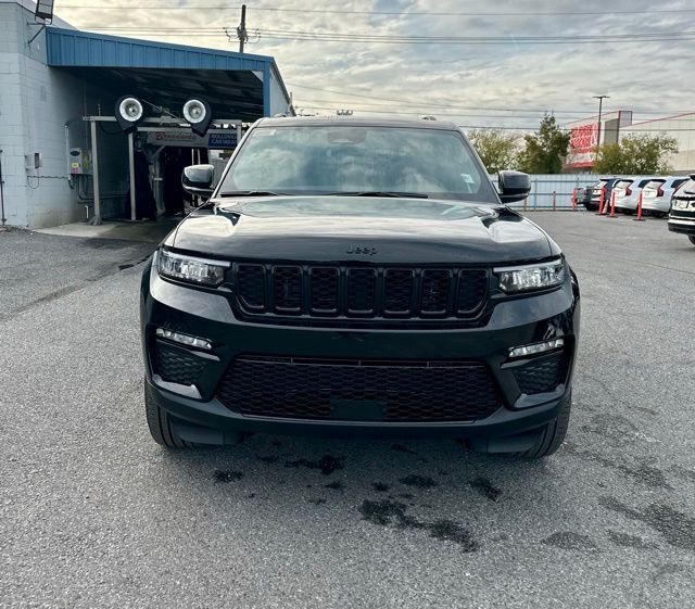 2025 Jeep Grand Cherokee Limited photo 2