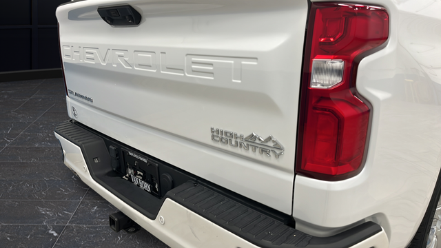 Used 2022 Iridescent Pearl Tricoat Chevrolet High Country image 41