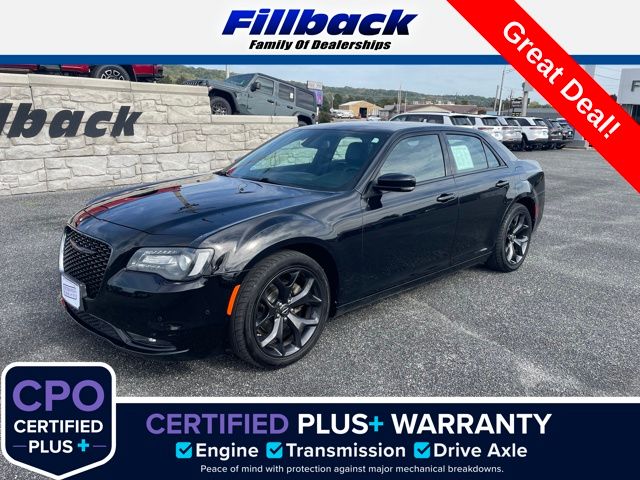 Gloss Black 2022 Chrysler 300 Sedan Rear-Wheel Drive 8-Speed Automatic