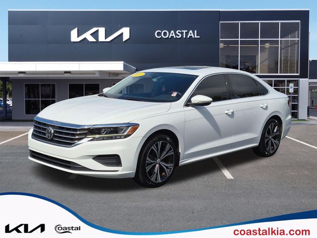 Pure White 2022 Volkswagen Passat Sedan Front-Wheel Drive 6-Speed Automatic