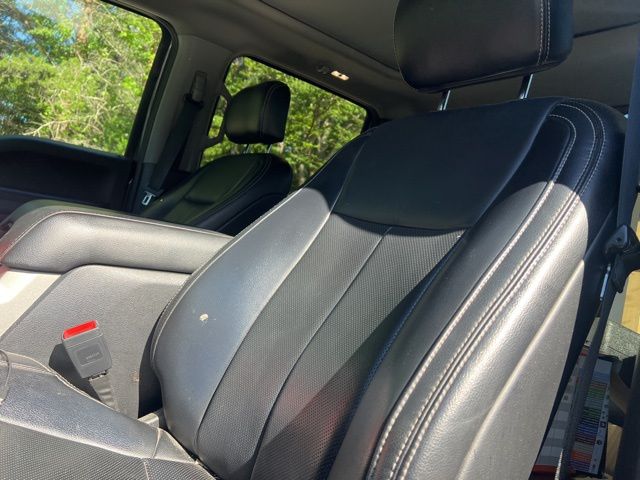 2021 Ford F-350SD Lariat photo
