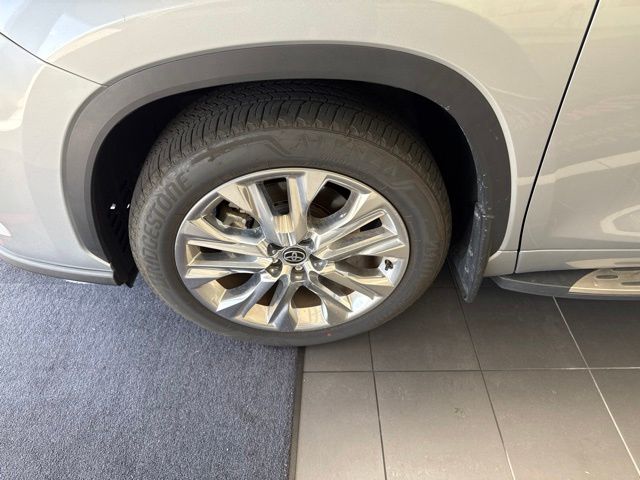 2025 Toyota Highlander Limited Silver at Gullo Toyota