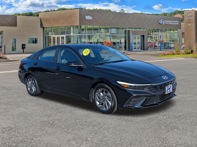 Abyss Black 2024 Hyundai Elantra Sedan Front-Wheel Drive Continuously Variable Transmission