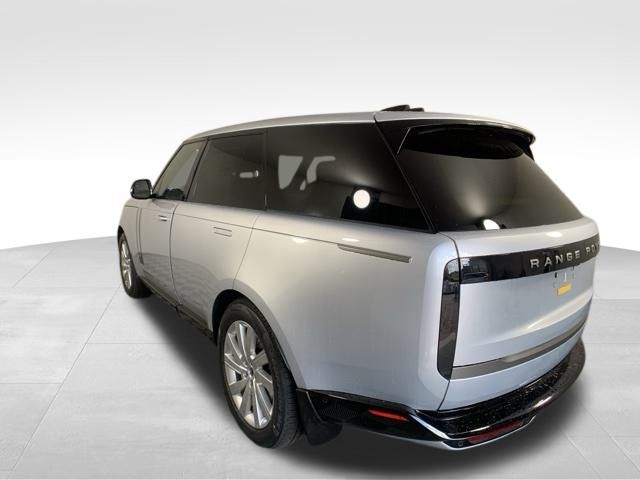 2025 Land Rover Range Rover SE 5