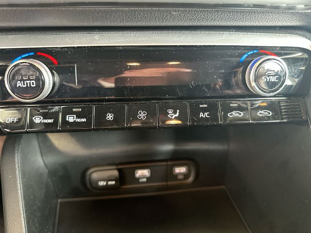 Used 2023 White Kia GT-Line image 18