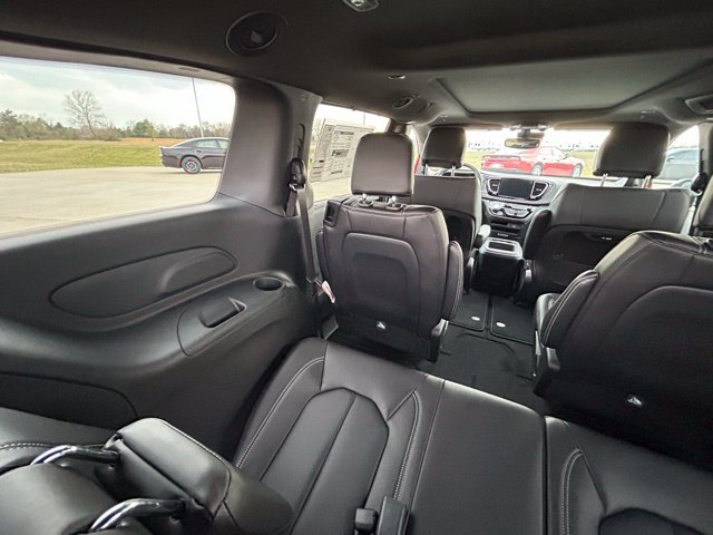 New 2026 Chrysler Pacifica Van