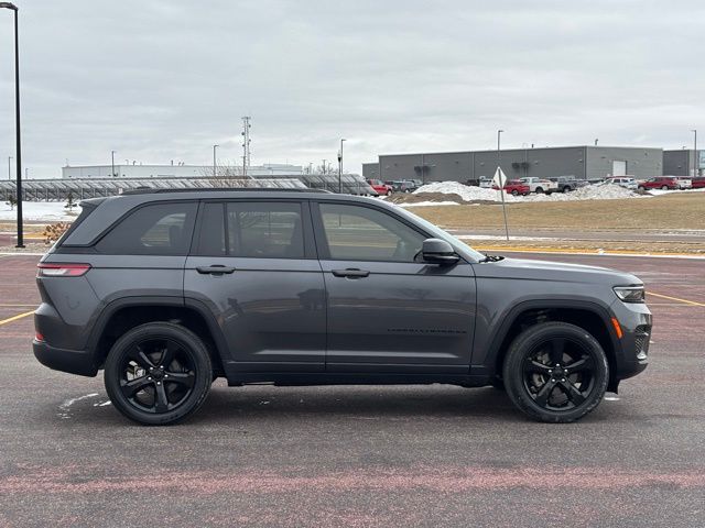 2022 Jeep Grand Cherokee Laredo