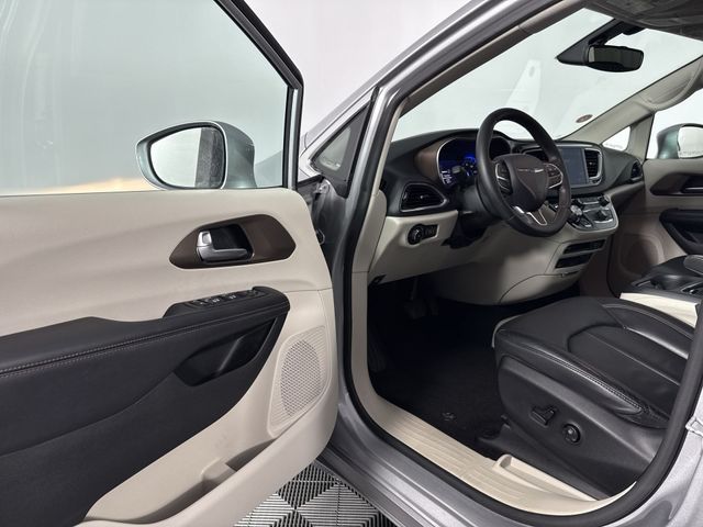 Used 2017 Chrysler Pacifica For Sale in Indianapolis, IN
