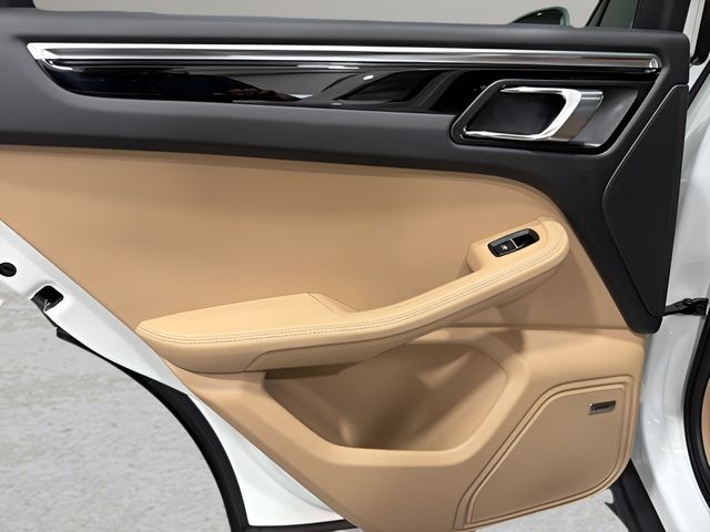 2025 Porsche Macan Base - Photo 30