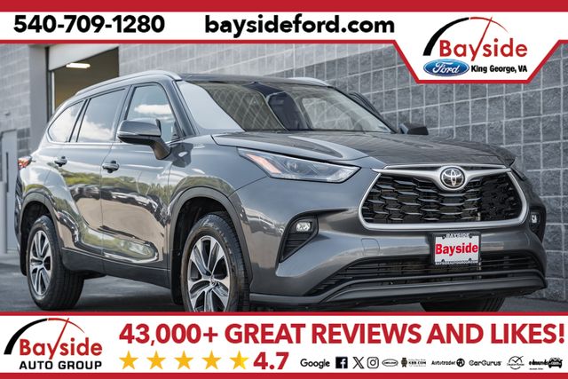 Magnetic Gray Metallic 2022 Toyota Highlander XLE AWD SUV / Crossover All-Wheel Drive 8-Speed Automatic