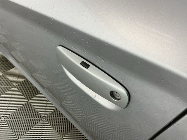 Used 2014 Silver Dodge R/T image 11