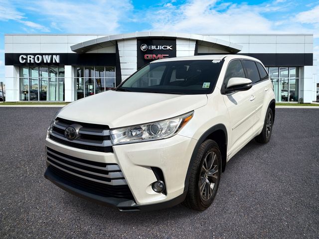 White (Blizzard Pearl) 2018 Toyota Highlander SUV / Crossover Front-Wheel Drive 8-Speed Automatic