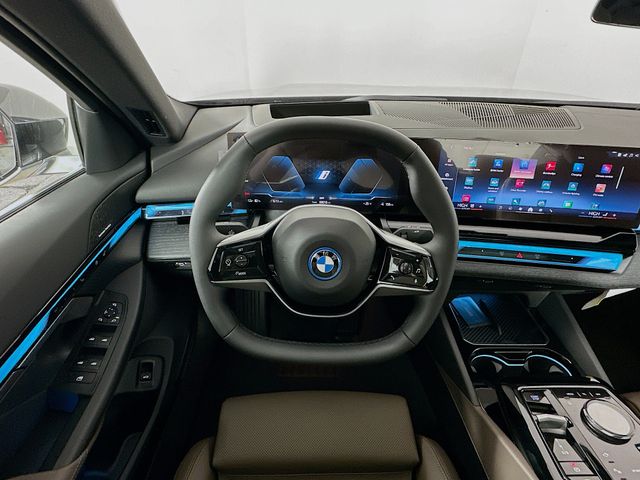 2025 BMW i5 xDrive40 11