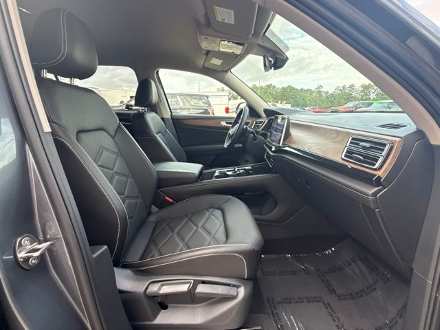 2025 Volkswagen Atlas 2.0T SE w/Technology:L168456A