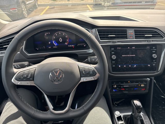 2024 Volkswagen Tiguan 2.0T SE photo