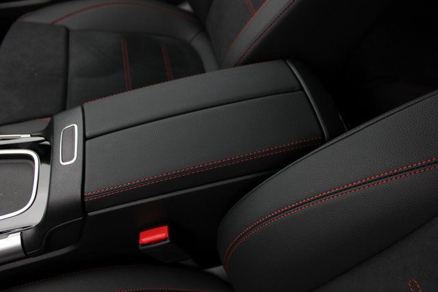 Used 2025  Mercedes-Benz GLA 250 image 31