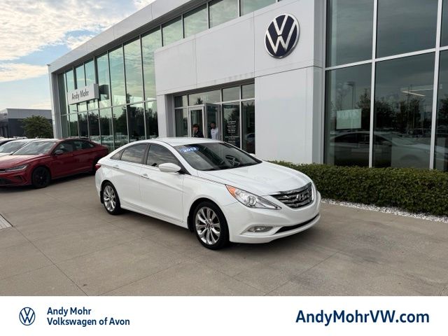 Shimmering White 2013 Hyundai Sonata Sedan Front-Wheel Drive 6-Speed Automatic