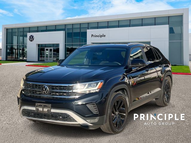Deep Black 2023 Volkswagen Atlas Cross Sport SUV / Crossover Front-Wheel Drive 8-Speed Automatic
