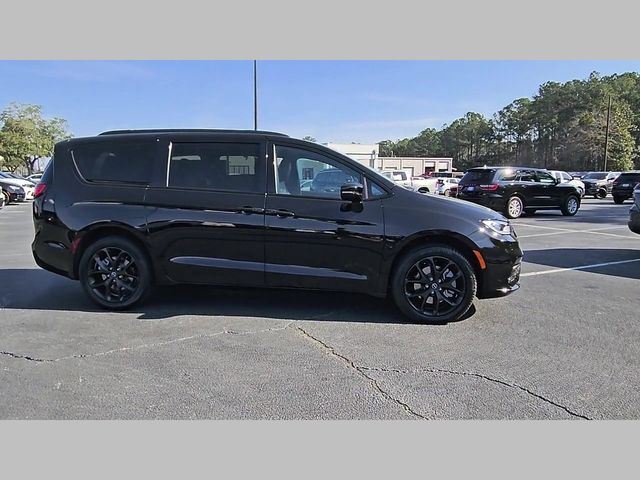 2026 Chrysler Pacifica Limited AWD