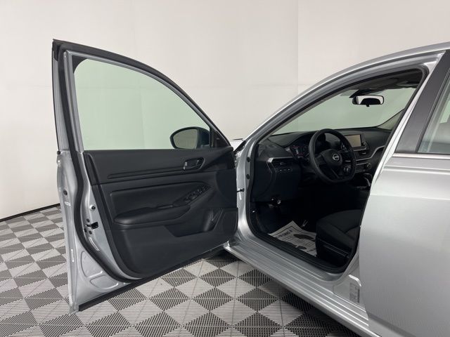 2024 Brilliant Silver Metallic Nissan Altima 2.5 S FWD Sedan