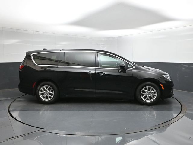 Used 2024 Chrysler Pacifica Van