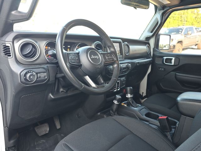 2022 Jeep Wrangler Willys:B02557