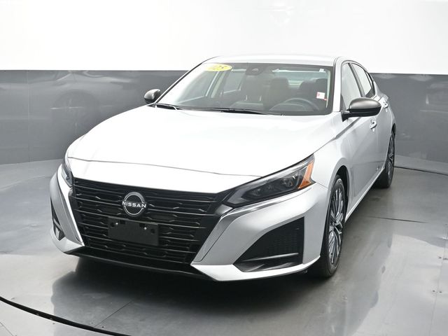 Brilliant Silver Metallic 2025 Nissan Altima Sedan Front-Wheel Drive Continuously Variable Transmission