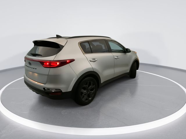 Used 2022 Silver Kia Nightfall image 6