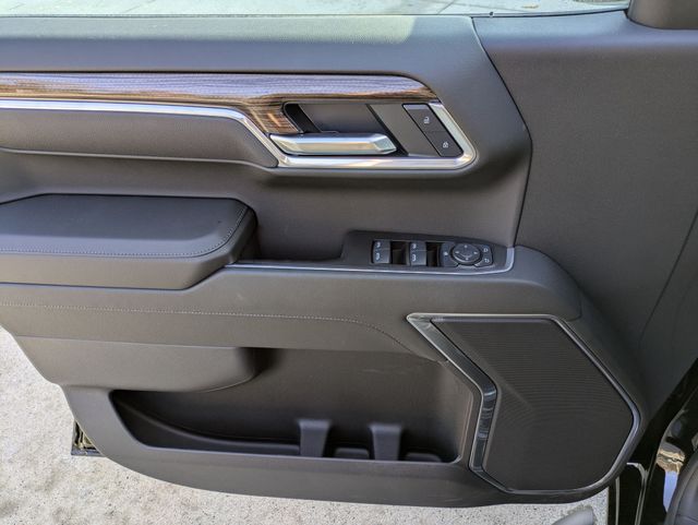 2025 Chevrolet Silverado 1500 RST photo