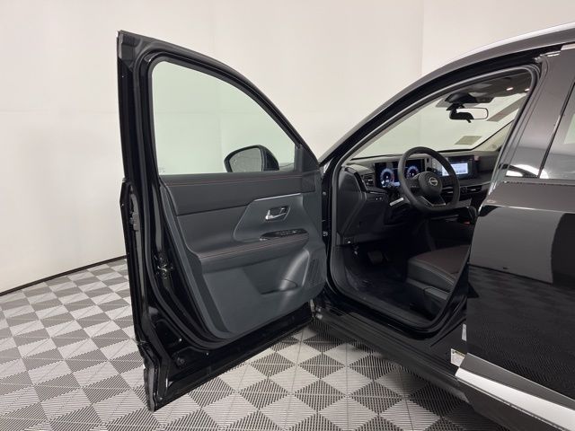 2025 Super Black Nissan Kicks SR FWD SUV