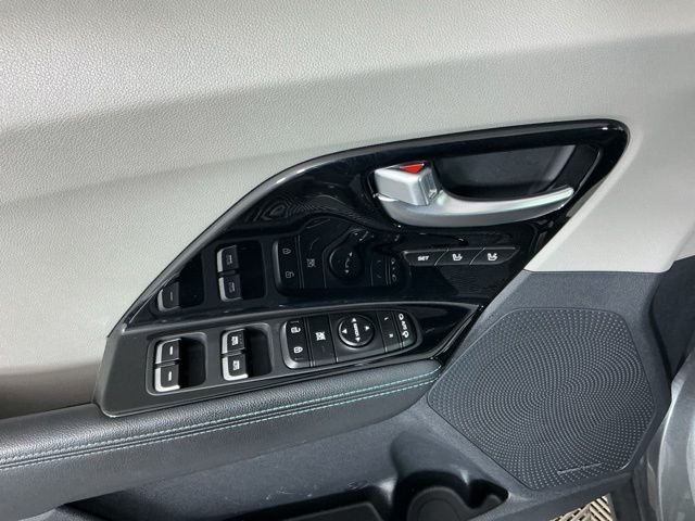 Used 2017 Gray Kia Touring image 13
