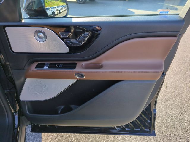Used 2023 Black Lincoln Reserve image 35