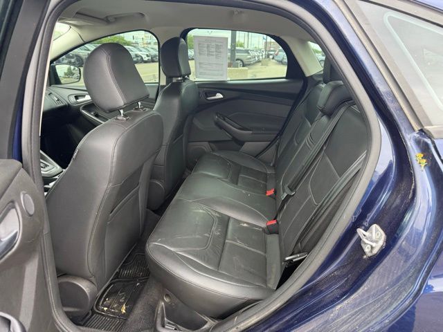 2016 Blue Ford Focus SE FWD Sedan