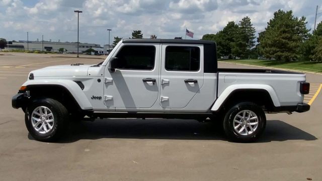 2023 Jeep Gladiator Sport 5