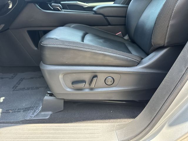 Used 2023 Silver Nissan SL image 30