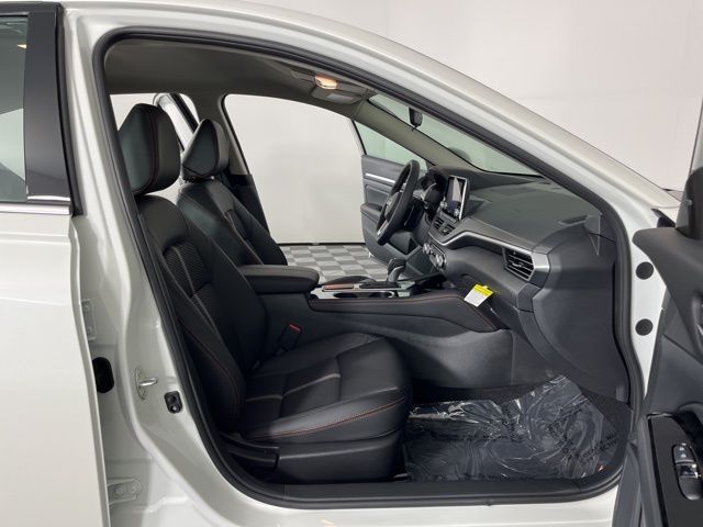 2025 Pearl White Tricoat Nissan Altima 2.5 SR FWD Sedan