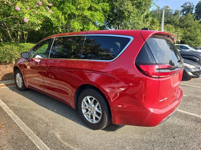 Used 2025 Chrysler Pacifica Van