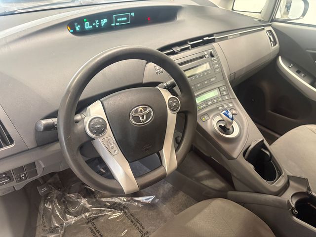 Used 2010  Toyota I image 8