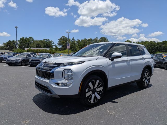 2026 White Diamond Mitsubishi Outlander SE FWD SUV