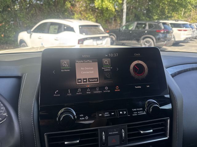 Used 2023 White Nissan Platinum image 23