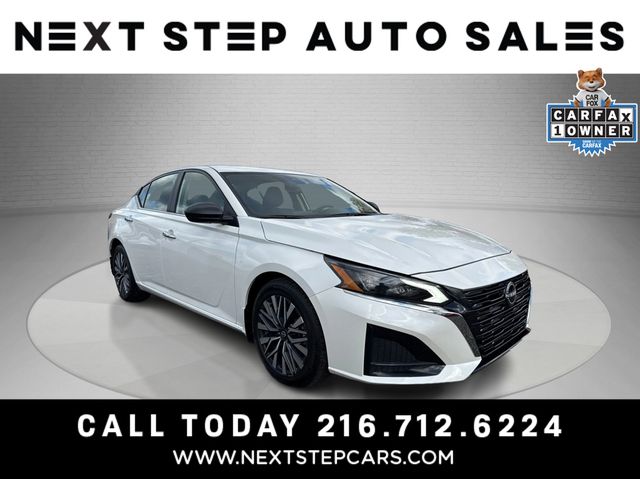 Pearl White 2024 Nissan Altima 2.5 SV FWD Sedan Front-Wheel Drive Continuously Variable Transmission