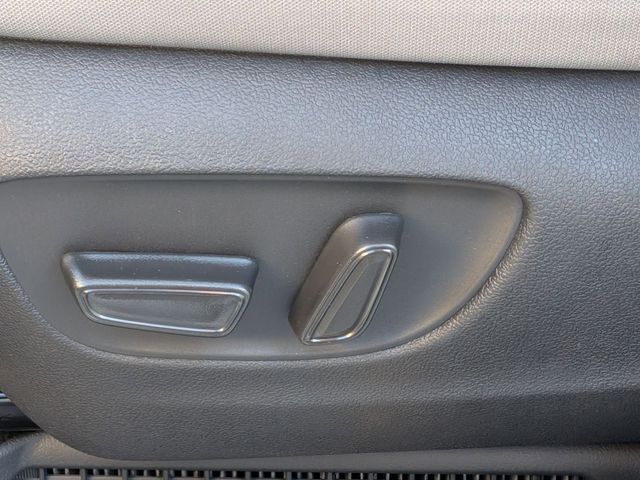 2026 Toyota Sienna LE - Photo 13