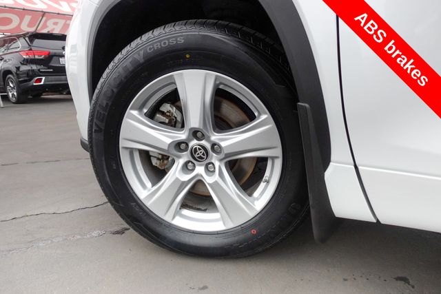 used 2023 Toyota Highlander car, priced at $32,900