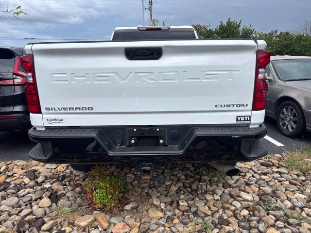 Used 2025 White Chevrolet Custom image 5